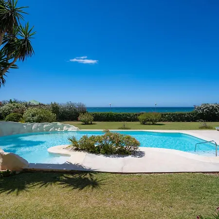 Beachfront Neptuno I, Complex,views,pool,garden, Elviria * マルベーリャ