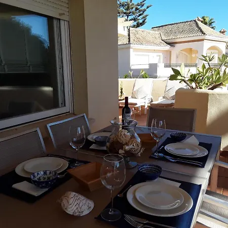 Apartamento Beachfront Neptuno I, Complex,views,pool,garden, Elviria Marbella