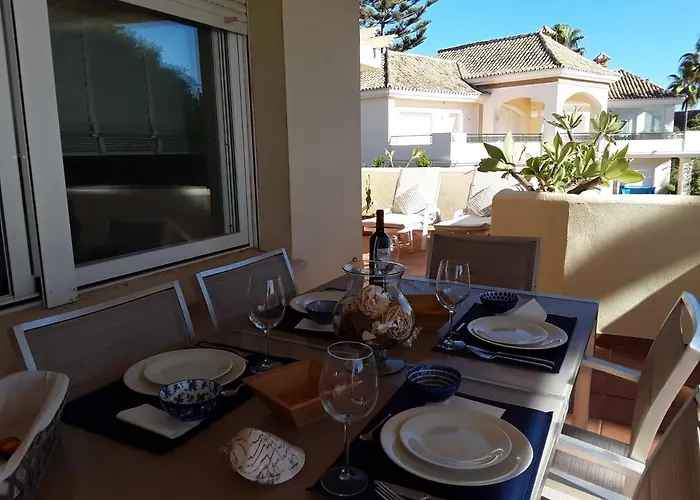 شقة Beachfront Neptuno I, Complex,views,pool,garden, Elviria ماربيا