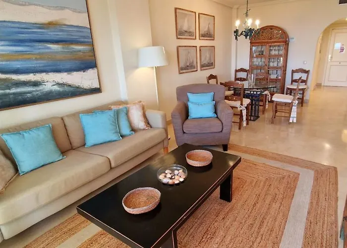 Beachfront Neptuno I, Complex,views,pool,garden, Elviria شقة *